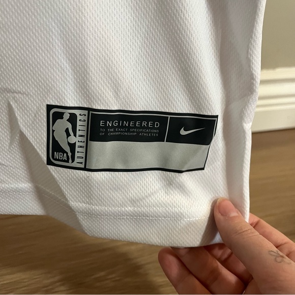 🆕 Nike White LA Clippers Essential Practice Performance T-Shirt - Picture 6 of 10